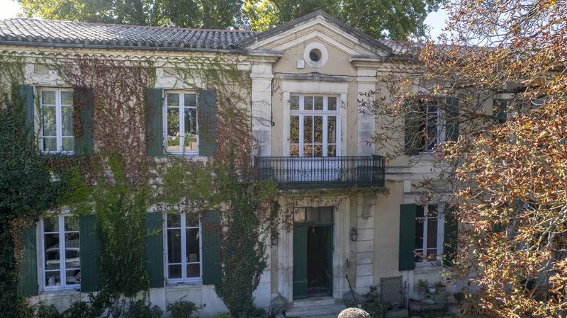 Maison - 325 m² - 13 pièces