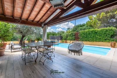 Maison - 210 m² - 6 pièces