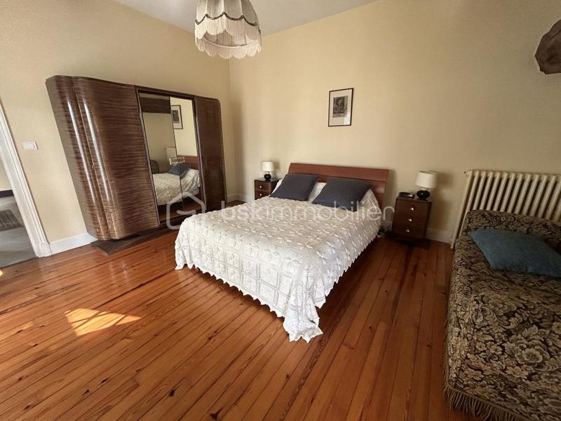 Propriété - 453 m² - 10 pièces