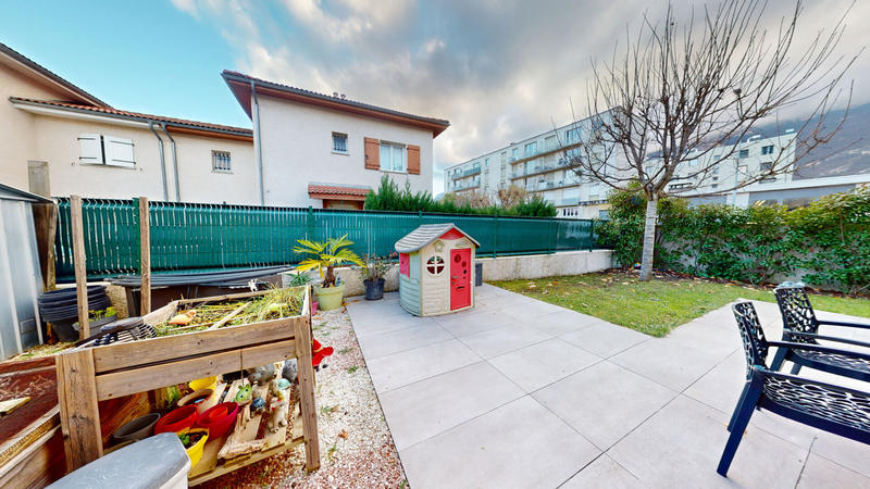 Maison - 90 m² - 5 pièces