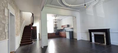 Maison - 210 m² - 6 pièces