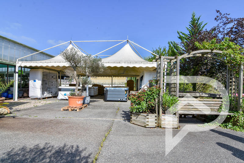 Local commercial - 2 600 m²