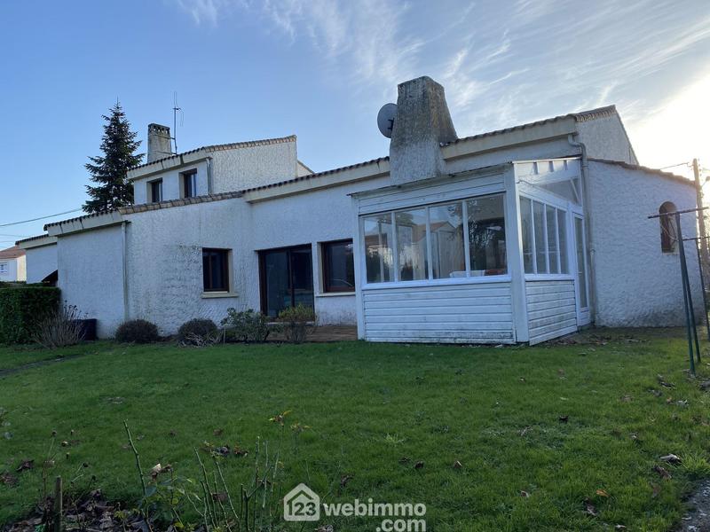 Maison - 202 m² - 7 pièces