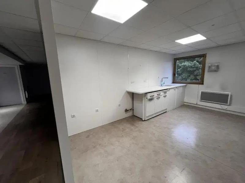 Local d'activité / Entrepôt - 1 730 m²