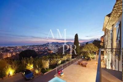 Villa - 600 m² - 8 pièces