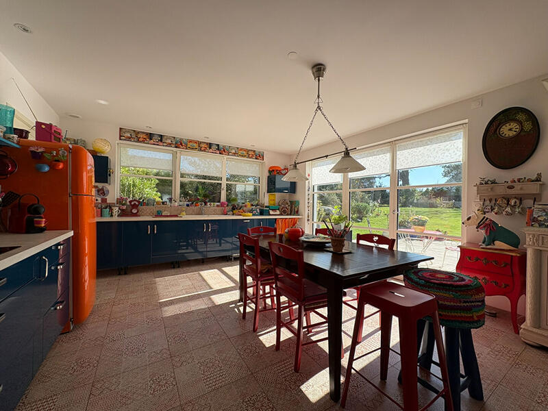 Maison - 221 m² - 7 pièces