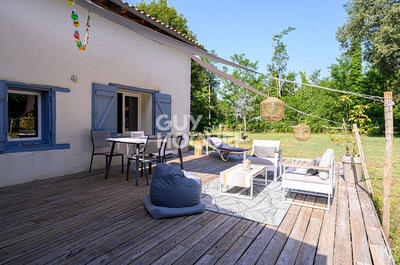 Maison - 220 m² - 5 pièces