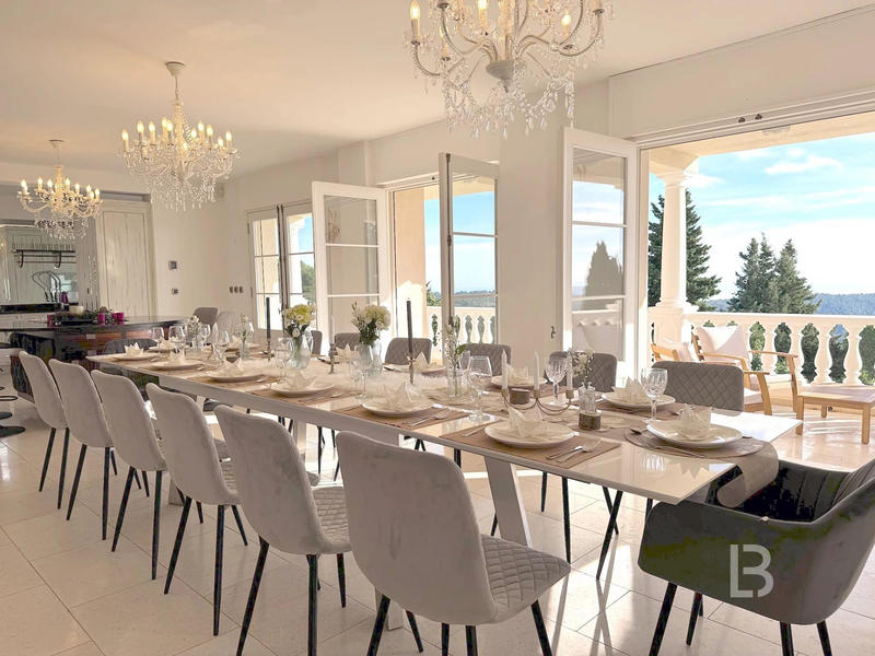 Villa - 385 m² - 11 pièces