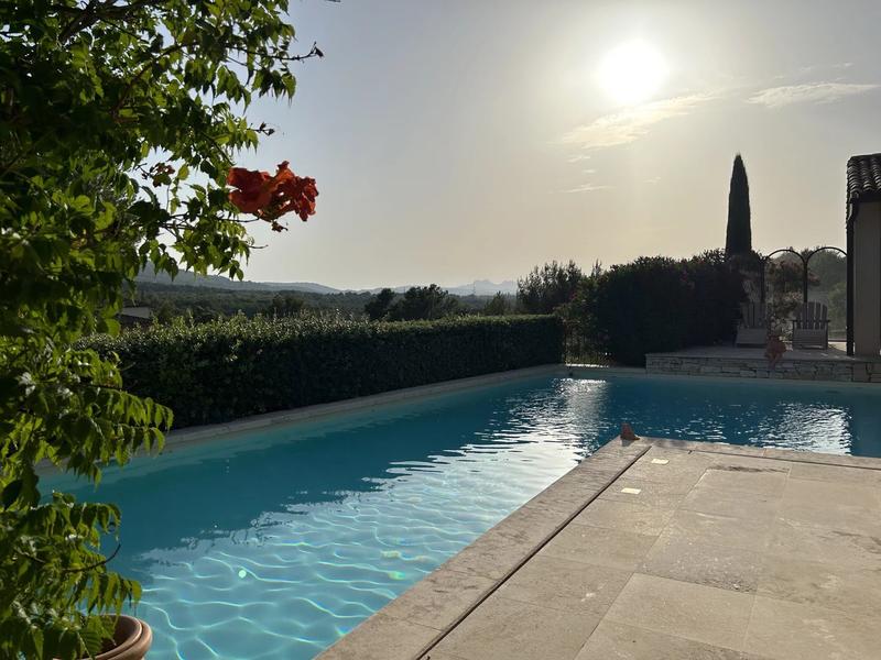 Maison - 218 m² - 6 pièces