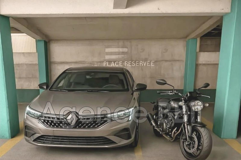 Parking / Garage - 13 m²