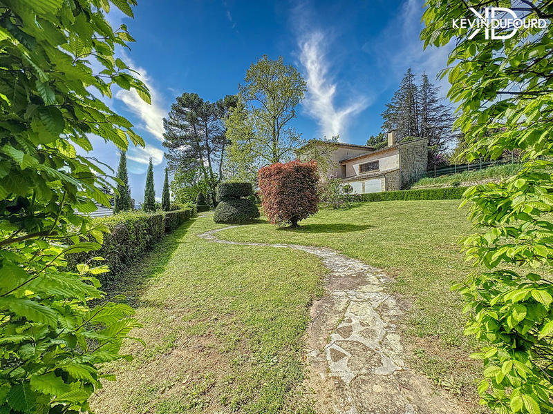 Propriété - 400 m² - 14 pièces