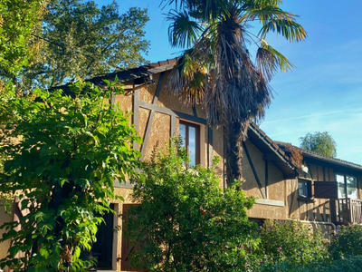 Maison - 180 m² - 8 pièces