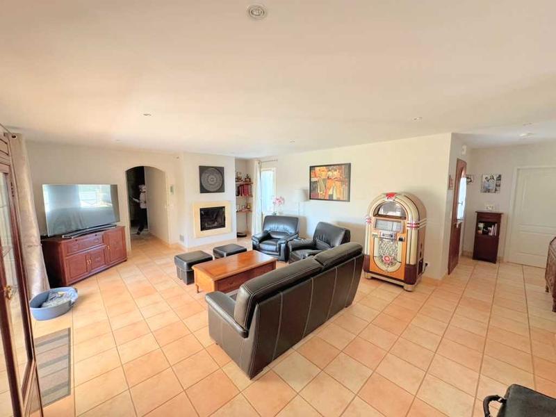 Maison - 250 m² - 7 pièces