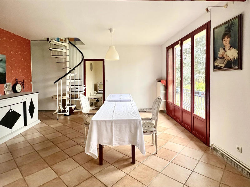 Maison - 140 m² - 8 pièces