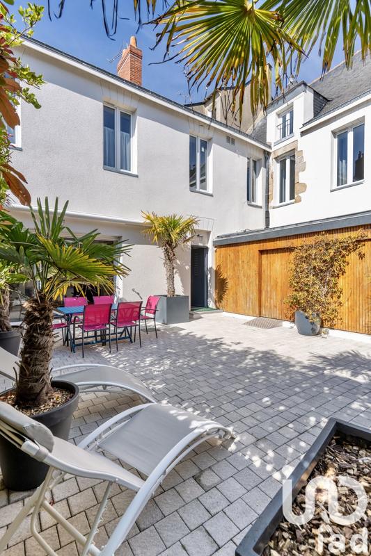 Appartement - 197 m² - 8 pièces