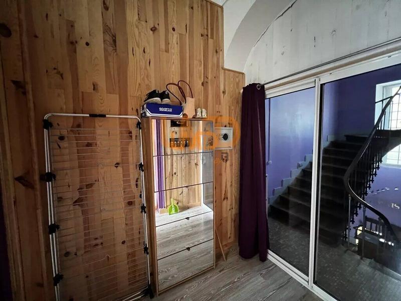 Propriété - 245 m² - 9 pièces