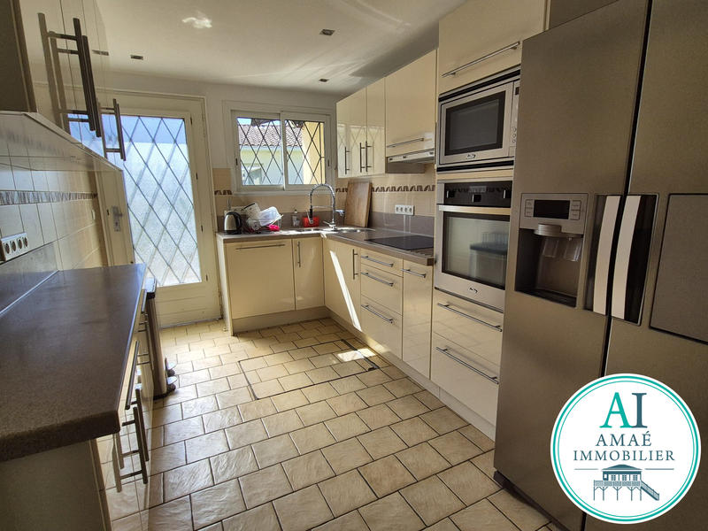 Maison - 241 m² - 11 pièces