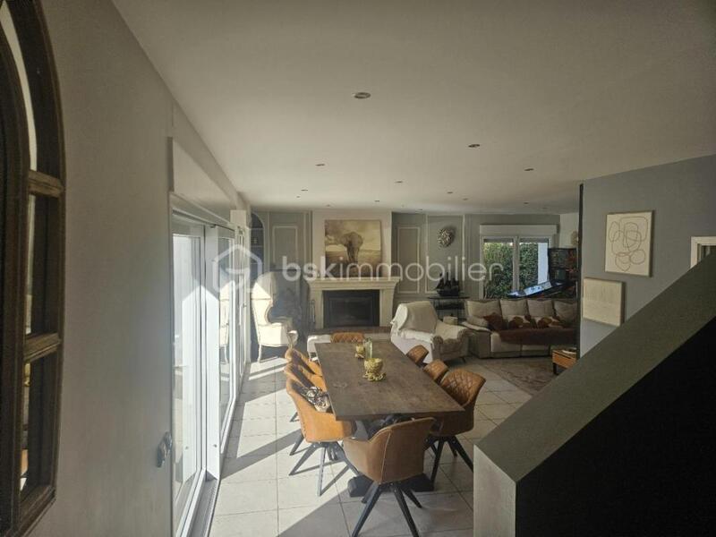 Demeure - 197 m² - 6 pièces