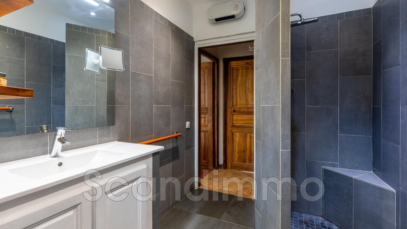 Maison - 180 m² - 5 pièces