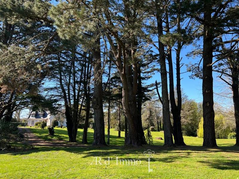 Demeure - 195 m² - 8 pièces