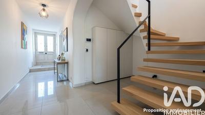 Maison - 250 m² - 9 pièces