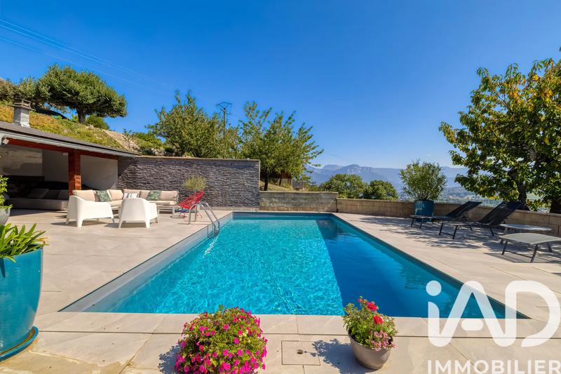 Maison - 243 m² - 9 pièces