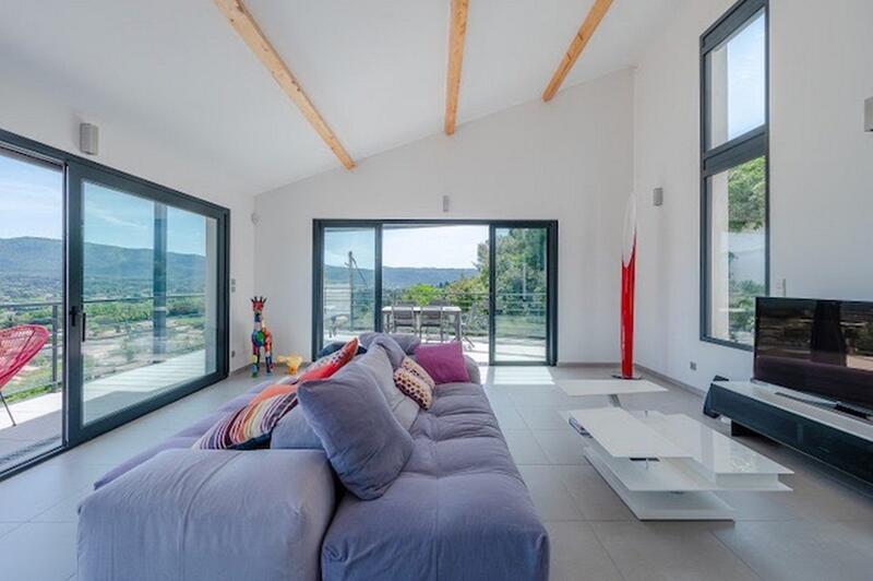 Maison contemporaine - 208 m² - 6 pièces