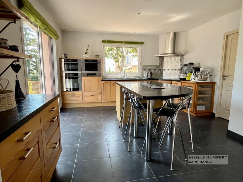 Maison - 223 m² - 8 pièces