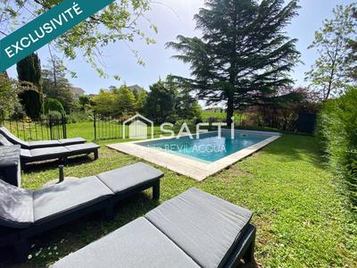 Maison - 215 m² - 9 pièces