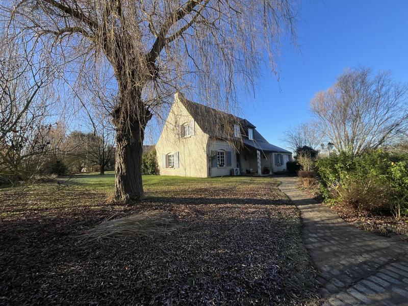 Maison - 221 m² - 7 pièces