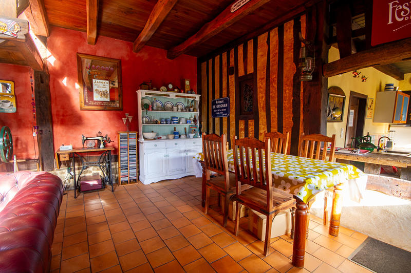 Maison - 205 m² - 9 pièces