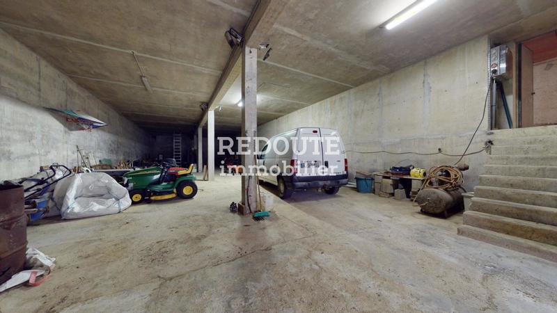 Propriété - 239 m² - 8 pièces