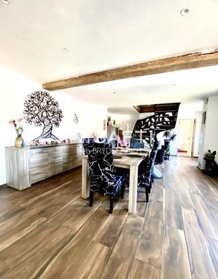Maison - 180 m² - 5 pièces