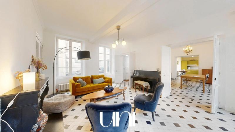 Maison - 218 m² - 8 pièces