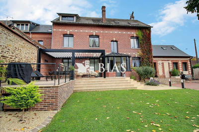 Maison - 250 m² - 10 pièces