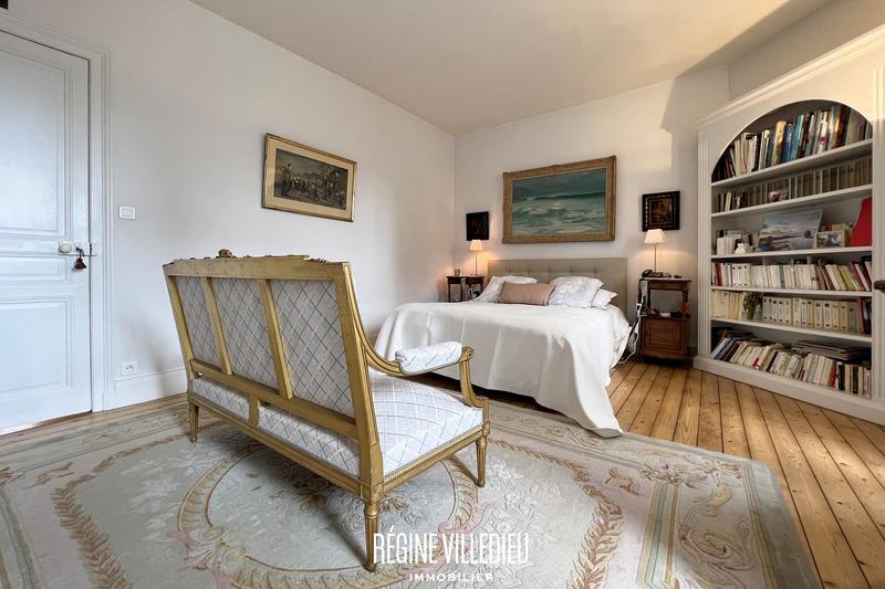 Maison - 372 m² - 11 pièces