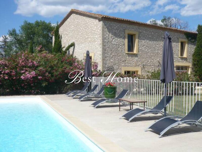 Mas - 645 m² - 23 pièces