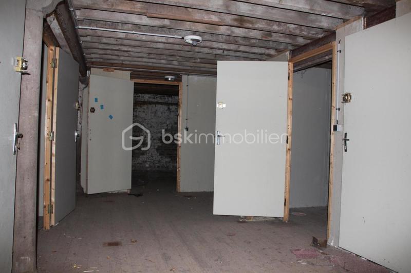 Immeuble - 2 120 m² - 65 pièces