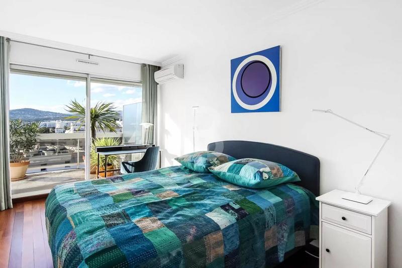 Appartement - 90 m² - 3 pièces