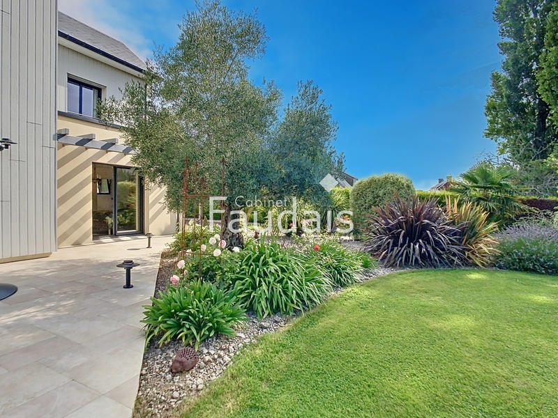 Maison - 205 m² - 7 pièces