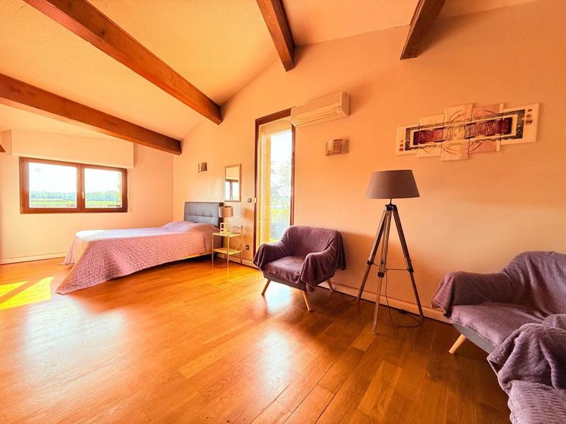 Maison - 250 m² - 6 pièces