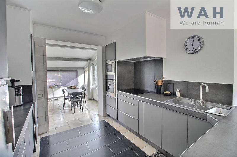 Maison - 220 m² - 8 pièces