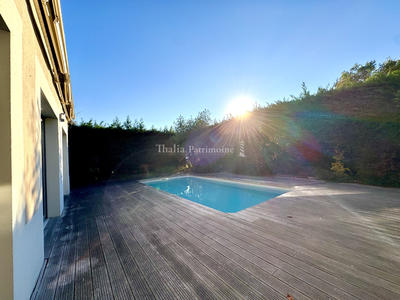 Maison - 250 m² - 7 pièces