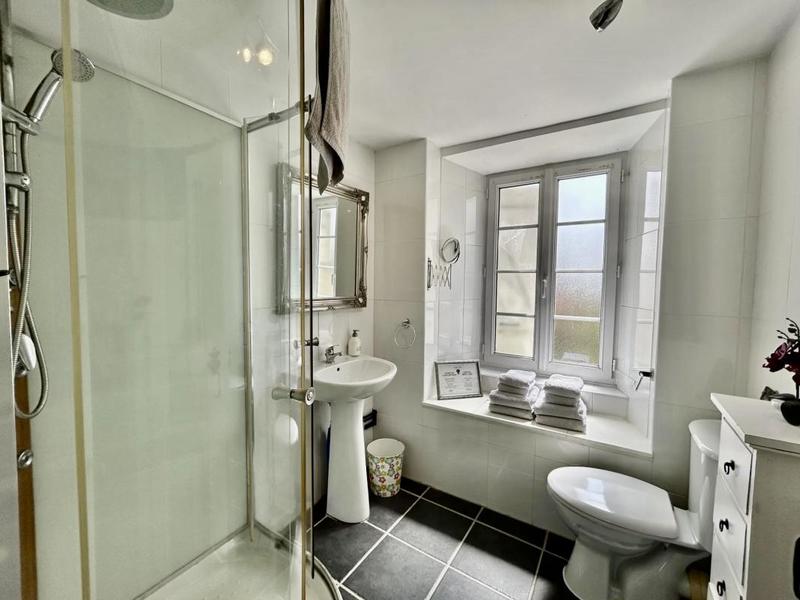 Maison - 206 m² - 13 pièces