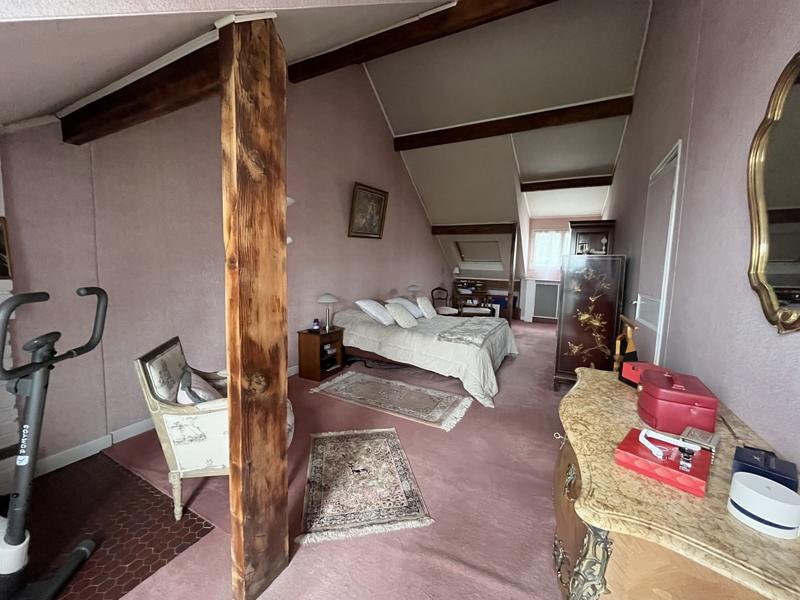 Maison traditionnelle - 168 m² - 8 pièces