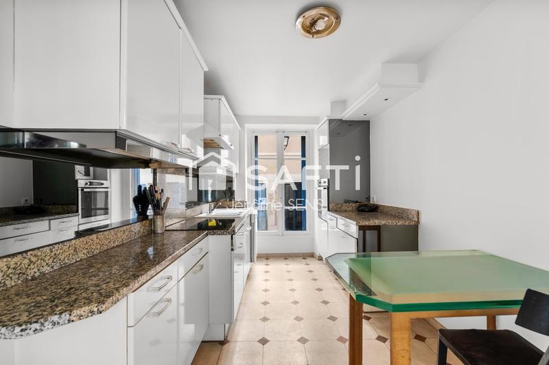 Villa - 237 m² - 9 pièces