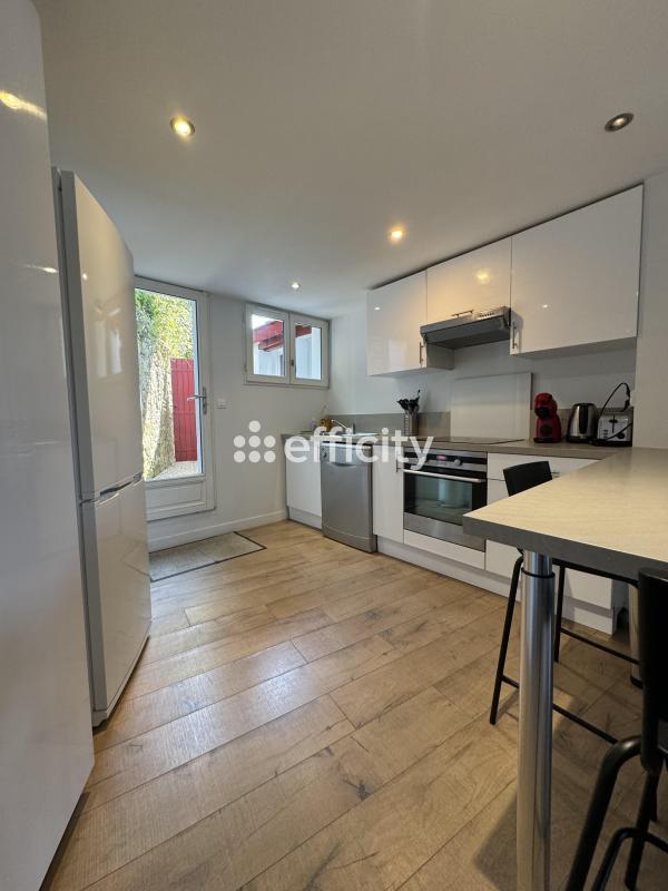 Maison - 250 m² - 12 pièces