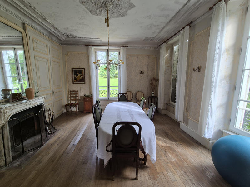 Maison - 430 m² - 12 pièces