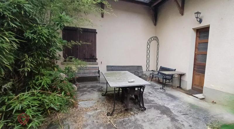 Maison - 263 m² - 9 pièces