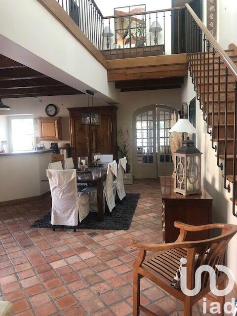 Maison - 275 m² - 9 pièces